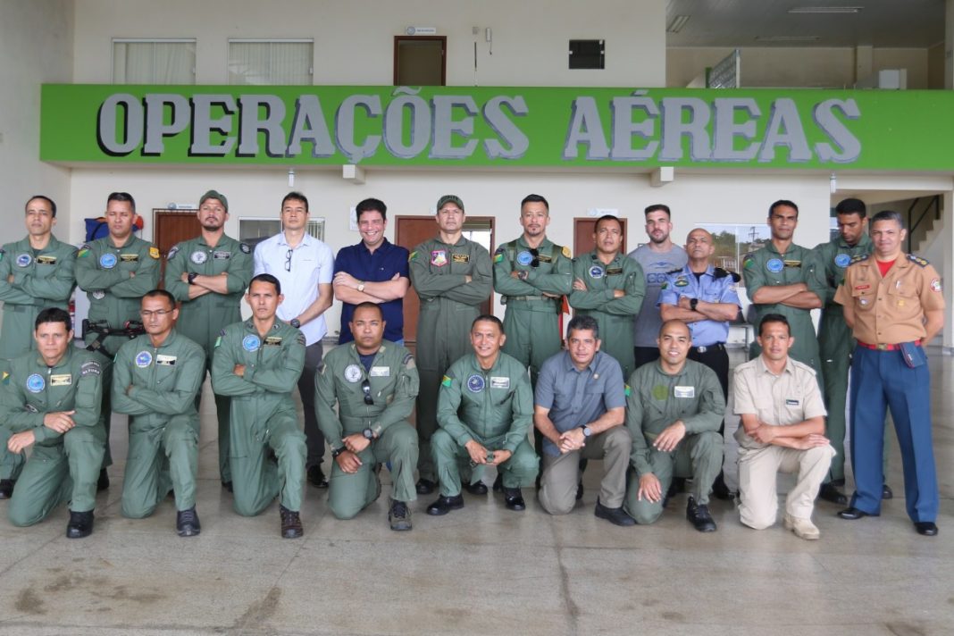 Governador do Acre assegura apoio para fortalecimento das ações do CIOPAER. Foto: Marcos Vicentti/Secom