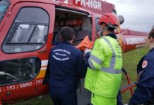 Bombeiros e socorristas da Autopista resgatam homem atropelado na BR-101, em Paulo Lopes
