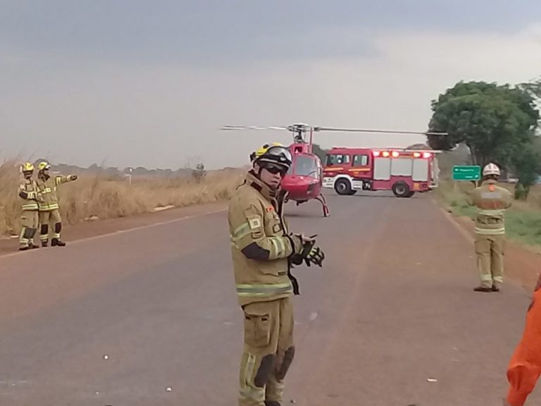 Bombeiros do Distrito Federal socorrem vítimas de acidente de trânsito na BR-251 e BR-060