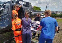 Mulher com AVC é transferida de helicóptero de São Miguel do Oeste para Chapecó, SC