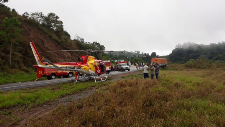 Bombeiros e SAMU resgatam motorista preso nas ferragens em acidente na MG-179, sul de Minas