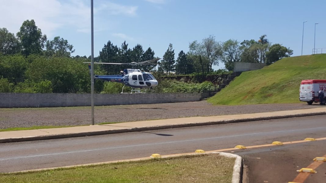 SAMU Aeromédico transporta vítima de acidente de trânsito para o Hospital Universitário de Cascavel