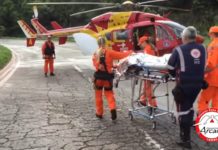 Bombeiros e socorristas do SAMU resgatam vítimas de acidente de trânsito na BR-381, em Caeté
