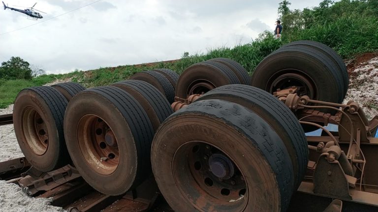 Bombeiros e equipe aeromédica do CONSAMU resgatam vítima de acidente de trânsito na BR-163