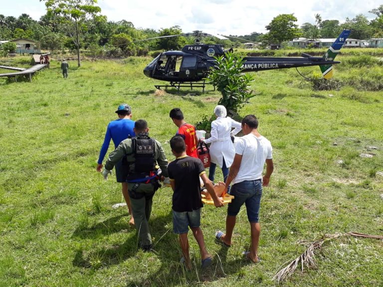 GTA transporta de helicóptero idosa de 110 anos da Comunidade Vila Feliciano para Macapá, AP