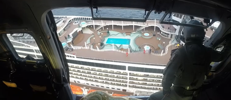 Força Aérea Portuguesa resgata tripulante de navio de cruzeiro com suspeita de AVC