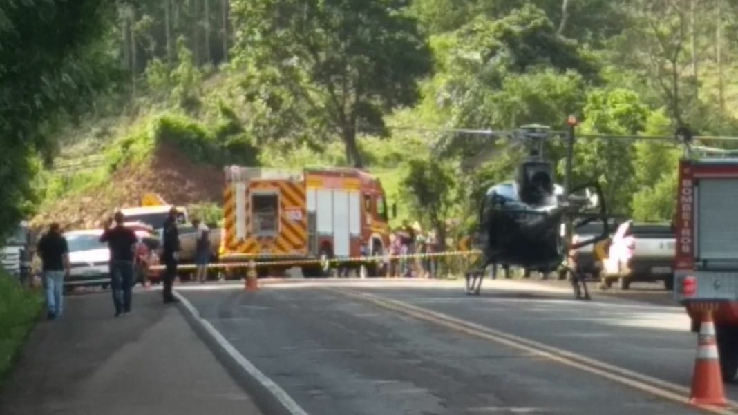 Vitima de acidente de trânsito na BR-282 é resgatada de helicóptero para hospital em Chapecó