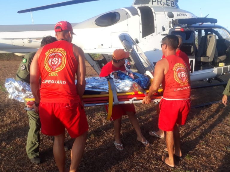 Bombeiros e CIOPAER resgatam turista irlandês que se acidentou praticando Kitesurf no litoral do Ceará