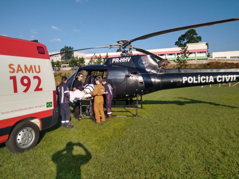 Vítima de infarto é transferida de helicóptero da cidade de Dionísio Cerqueira para Xanxerê, SC