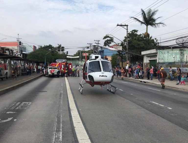 Águia 23 da PM resgata adolescente atropelado por um ônibus na Zona Sul de São Paulo