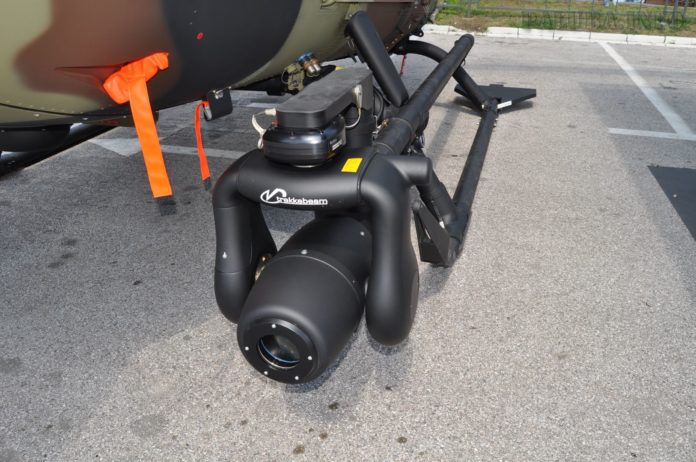 Farol de busca TrakkaBeam A800.
