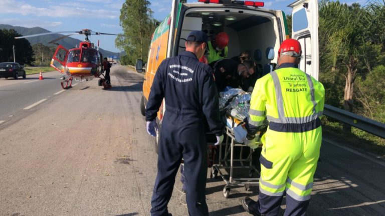Equipe do Arcanjo 01 resgata vítima de atropelamento na BR-101 e garoto engasgado em Palhoça, SC