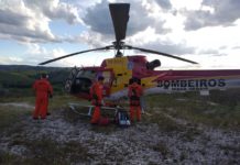 Equipes do Bombeiro e SAMU resgatam mulher que sofreu queda em trilha na Serra de São José, MG