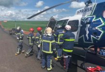 Equipes do Bombeiro, SIATE e SAMU resgatam vítimas de acidente na PR-323, norte do Paraná