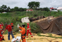 Bombeiros resgatam motorista preso às ferragens em acidente de trânsito na BR-153, MG