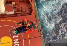 Esquadrão HU-2 da Marinha do Brasil realiza dois salvamentos, próximos à costa do ES, na mesma semana