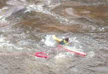 Depois de fortes chuvas, bombeiros resgatam pessoas ilhadas em cachoeira na Grande Florianópolis