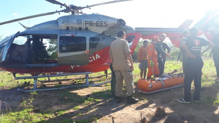 Bombeiros e equipe da CIOPAER resgatam agricultor que caiu de penhasco em Umari, CE