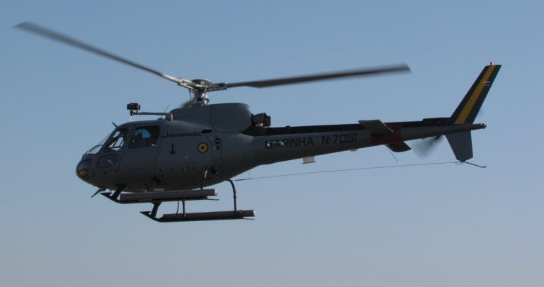 Helicóptero da Marinha resgata idosa que sofreu queda em navio de cruzeiro na costa do RS
