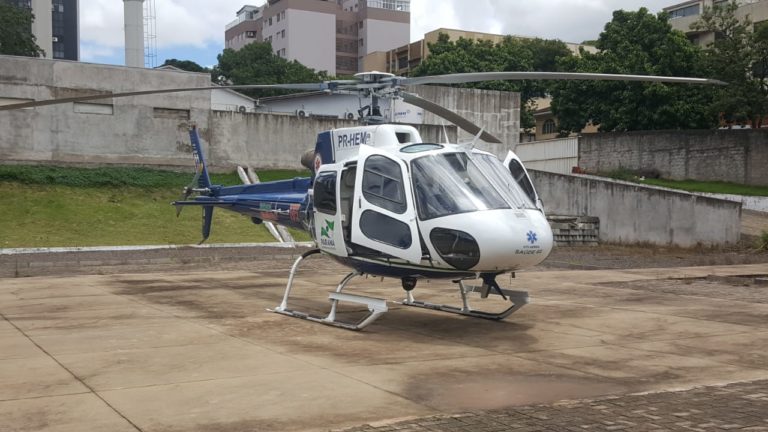 Equipe aeromédica do CONSAMU transporta criança de Francisco Beltrão para hospital em Cascavel, PR