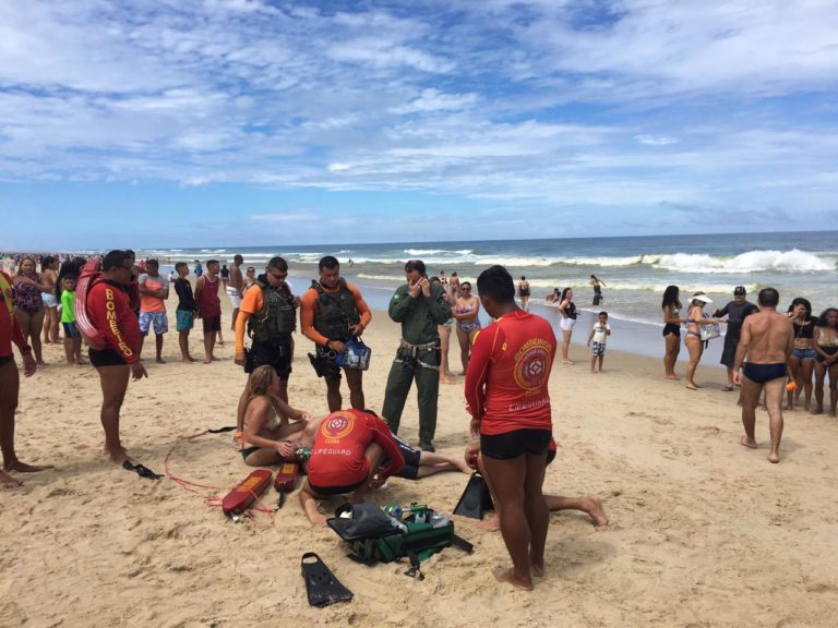 Vítimas de afogamento na Praia do Futuro agradecem aos bombeiros e policiais pelo salvamento