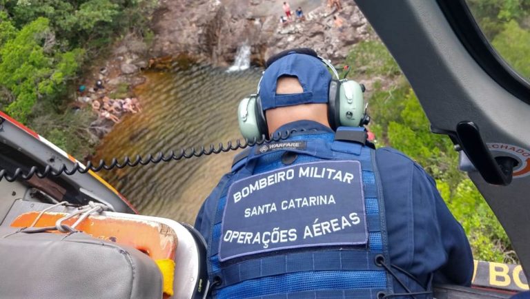 Helicópteros do Corpo de Bombeiros de SC realizam três salvamentos e alertam para os perigos em trilhas e cachoeiras