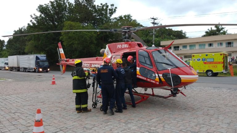 Bombeiros, SAMU e Arcanjos resgatam vítimas de acidentes de trânsito na BR-470 e BR-282, SC