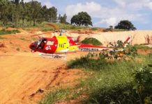 Arcanjo 03 que realizava transporte de órgão muda rota para socorrer vítimas em cachoeira no sul de MG
