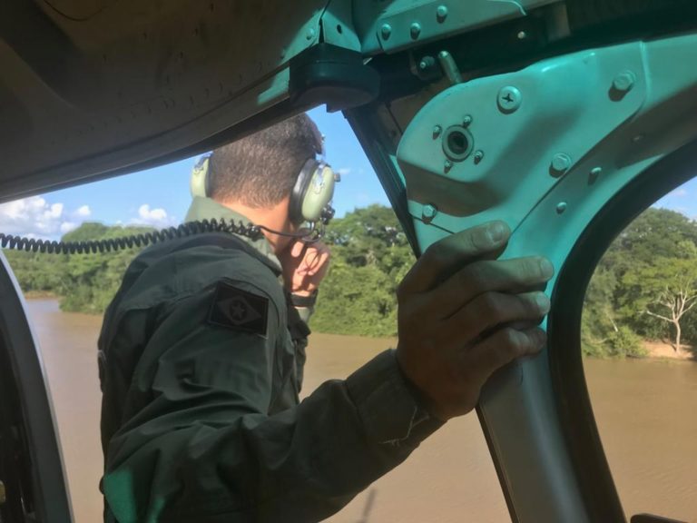 Equipes do Bombeiro, PM e CIOPAER localizam vítimas de barco que virou no Rio Teles Pires em Sorriso, MT