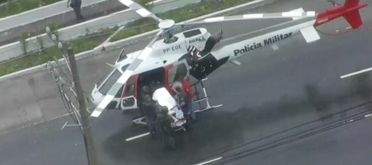 Devido às fortes chuvas, pacientes que precisavam de atendimento médico são resgatados em SP