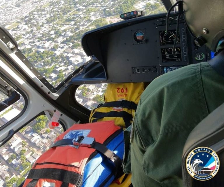 NOTAER e SAMU resgatam vítima de acidente aeronáutico em Guarapari, ES