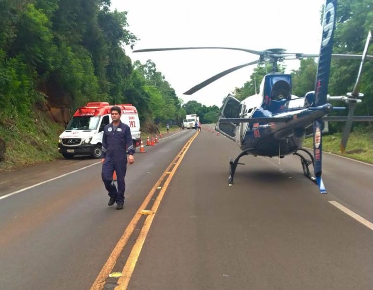 Caminhão perde o controle e colide com ambulância de suporte avançado de vida do SAMU, em Uraí, PR