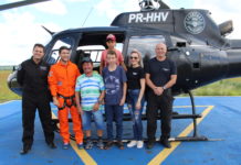 Jovem que sobreviveu a acidente com arma de fogo em Chapecó conhece equipe que salvou sua vida