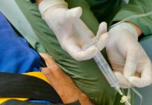 Uso de medicamento trombolítico e remoção aeromédica de paciente com infarto salvam vidas no Paraná