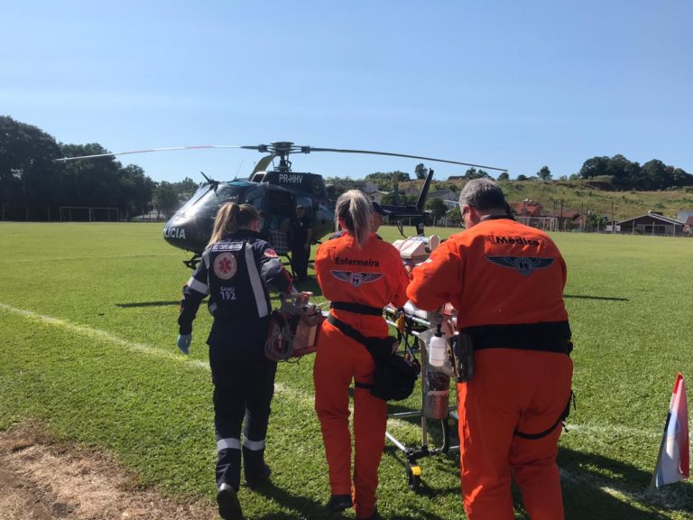 Vítimas de acidentes de trânsito são transportadas pelo serviço aeromédico de Chapecó ao Hospital Regional do Oeste