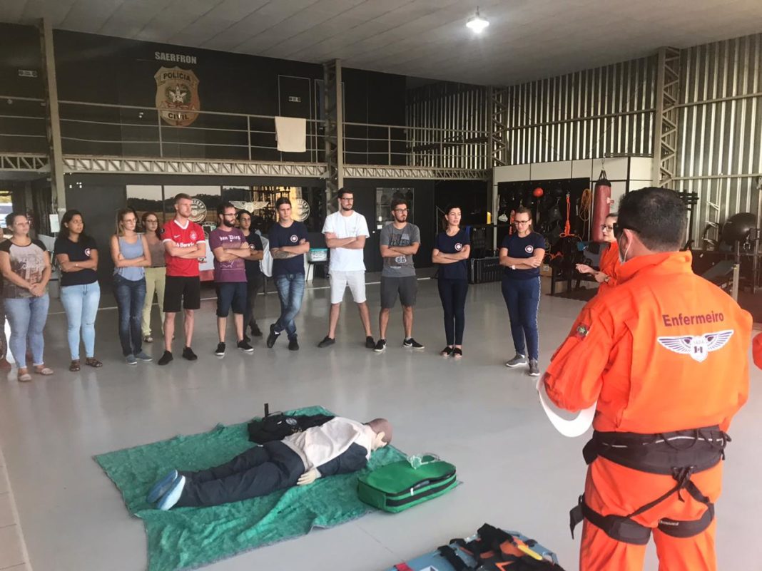 Alunos de medicina da Liga Acadêmica de Urgência e Emergência da UFFS participaram instrução no SARA-SAER-Fron