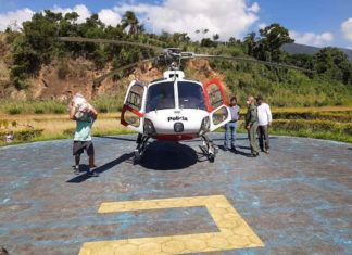 Águia 01 da PM entrega 750 Kg de alimentos para comunidade do Bonete, em Ilhabela
