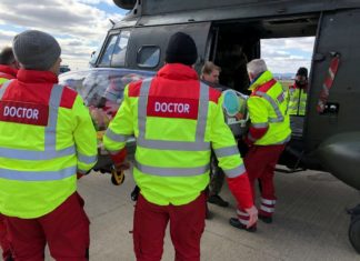 Serviço de Ambulância Escocês adquire cápsulas de isolamento para transportar pacientes com COVID-19