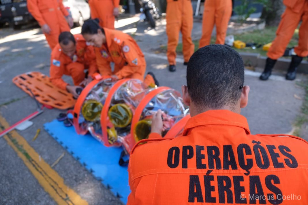 Governo do Rio usa pela primeira vez capsula de isolamento para transportar paciente com suspeita de COVID-19. Foto: Marcos Coelho.
