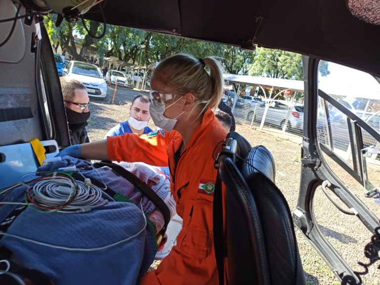 SARA-SAERfron transporta dois pacientes e resgata vítima de queda de parapente, em Santa Catarina