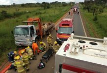 Equipes do Corpo de Bombeiros e SAMU resgatam duas vítimas de acidente no Distrito Federal