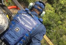 Arcanjo 01, bombeiros e SAMU resgatam vítima de queda ao praticar rapel no Morro do Tijuca, Florianópolis