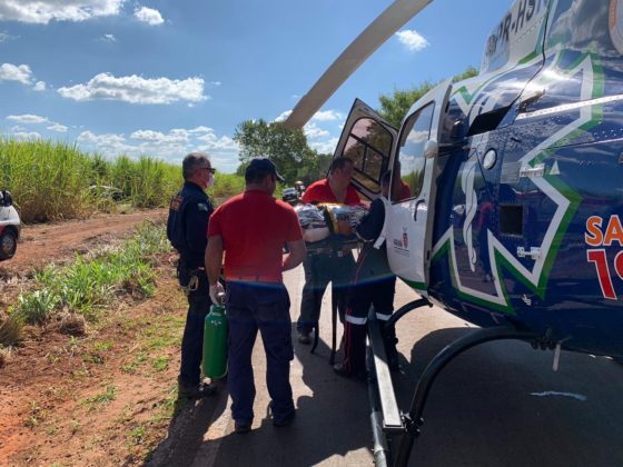 jovem de 33 anos que conduzia um veículo VW gol ficou gravemente ferido, apresentando traumatismo craniano e fraturas múltiplas.