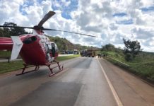 Bombeiros e equipe aeromédica do Resgate 03 trabalham para salvar vida de vítima de acidente na BR-060, DF