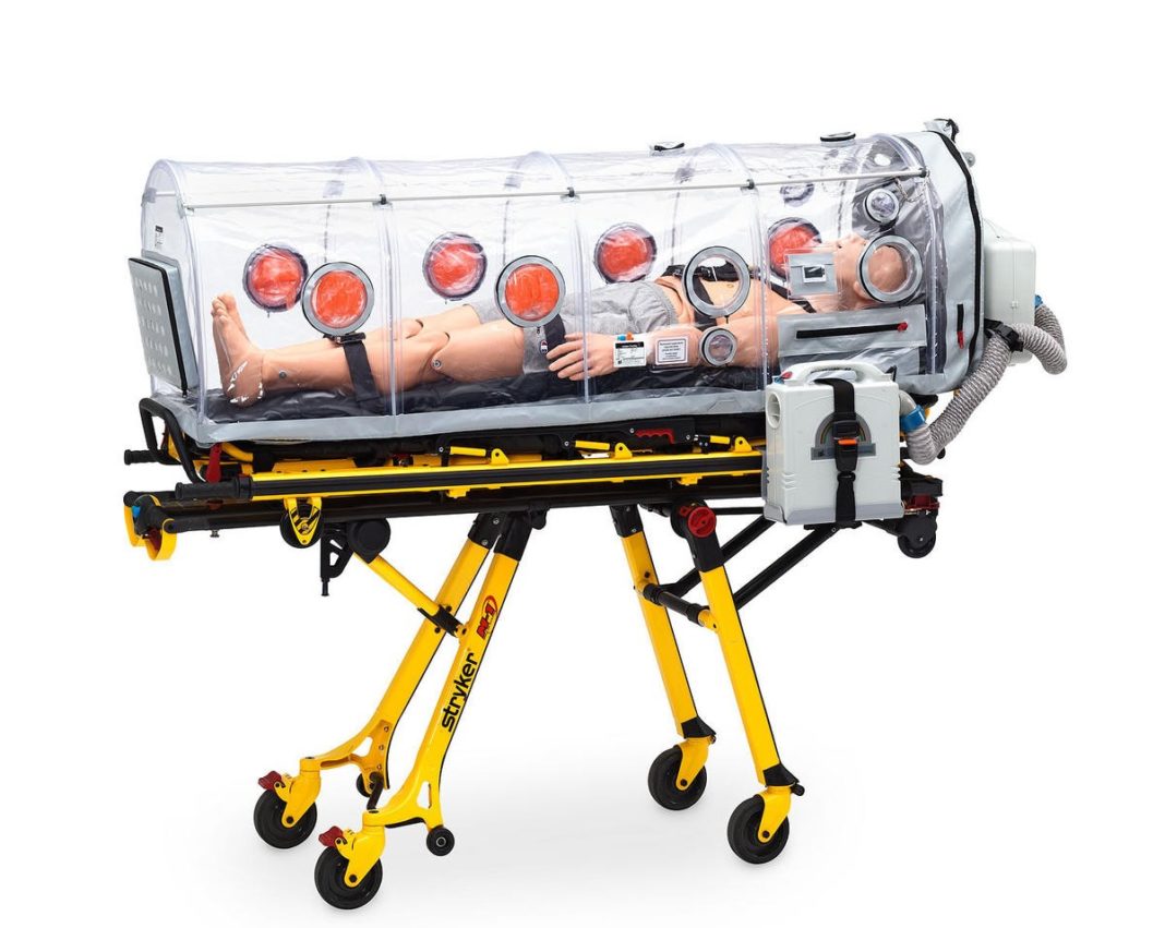 Helicópteros AW139 e AW169 recebem autorização para utilizar capsula de isolamento IsoArk N36 na Europa