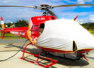 Corpo de Bombeiros de SC transporta insumos hospitalares e realiza ação para estimular uso de máscaras
