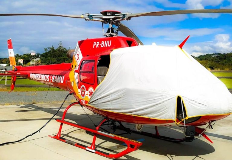 Corpo de Bombeiros de SC transporta insumos hospitalares e realiza ação para estimular uso de máscaras