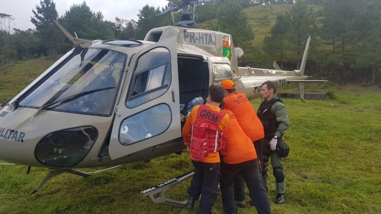 Grupo de Resgate em Montanha e Águia 01 socorrem homem perdido na trilha do Castelo dos Bugres, SC