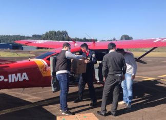 Aviões do Corpo de Bombeiros transportam equipamentos hospitalares para Chapecó e Concórdia, SC