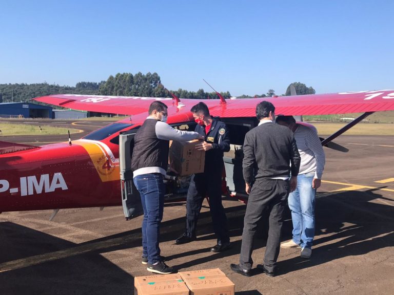 Aviões do Corpo de Bombeiros transportam equipamentos hospitalares para Chapecó e Concórdia, SC